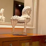 호텔 퀜틴 디자인 4*