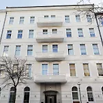 퀜틴 디자인 4* 베를린